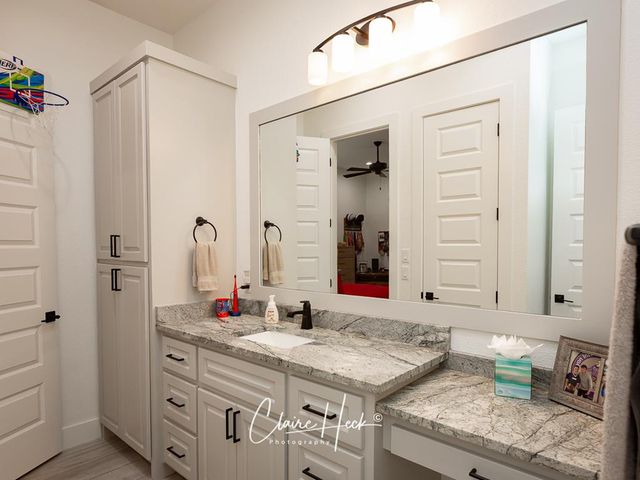 6800 Castle Wood Dr, Midland, TX 79707