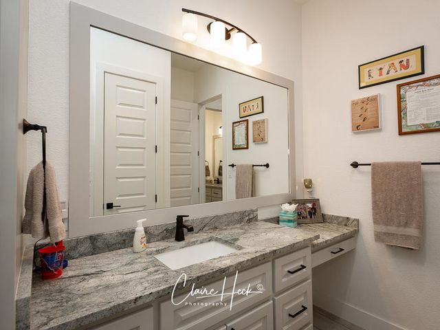 6800 Castle Wood Dr, Midland, TX 79707