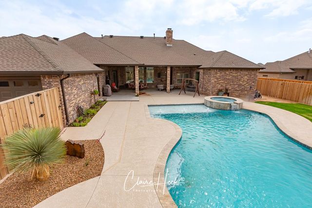 6800 Castle Wood Dr, Midland, TX 79707