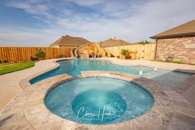 6800 Castle Wood Dr, Midland, TX 79707