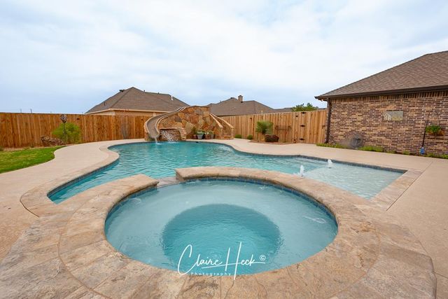 6800 Castle Wood Dr, Midland, TX 79707