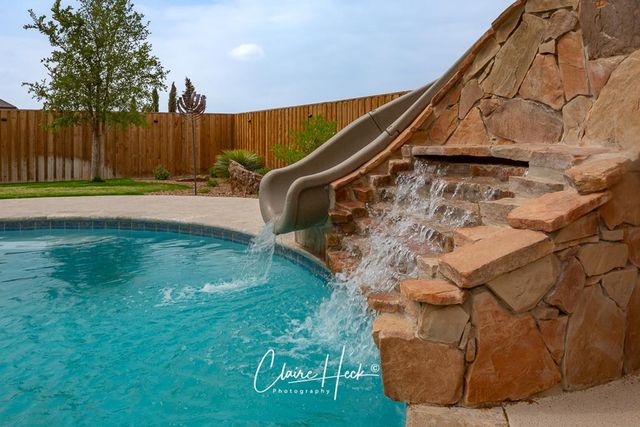 6800 Castle Wood Dr, Midland, TX 79707