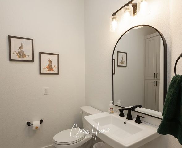 6800 Castle Wood Dr, Midland, TX 79707