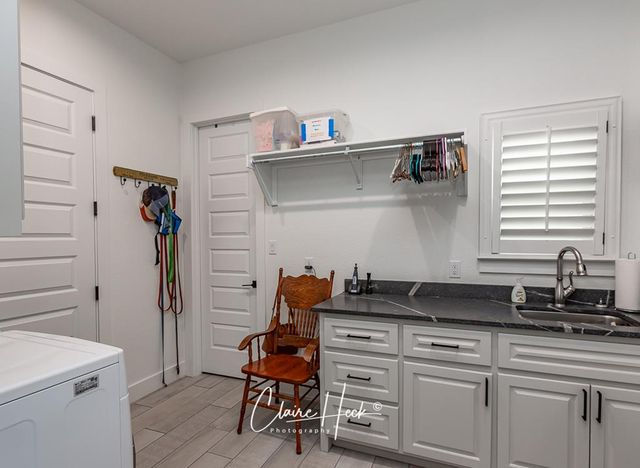 6800 Castle Wood Dr, Midland, TX 79707