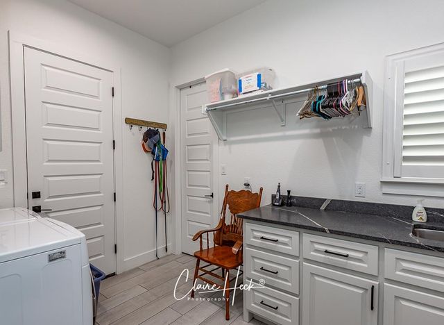 6800 Castle Wood Dr, Midland, TX 79707