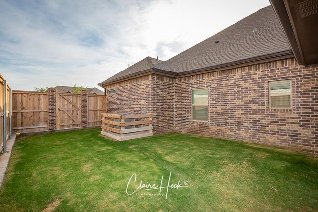 6800 Castle Wood Dr, Midland, TX 79707