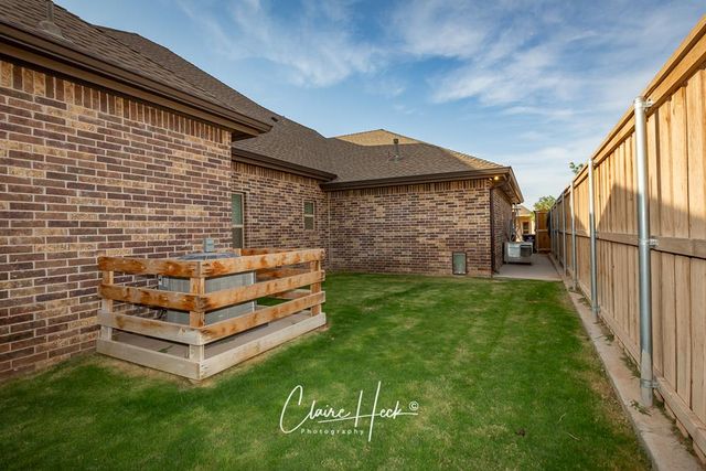 6800 Castle Wood Dr, Midland, TX 79707