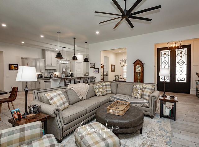 6800 Castle Wood Dr, Midland, TX 79707