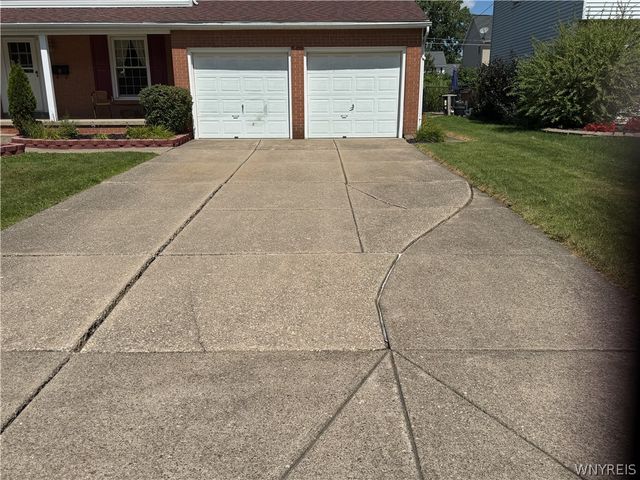 64 Robin Hill Dr Drive, Amherst, NY 14221