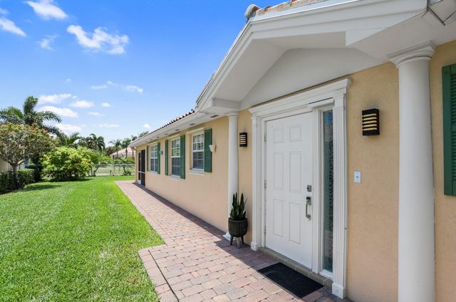 8210 Saint Johns Court, Wellington, FL 33414