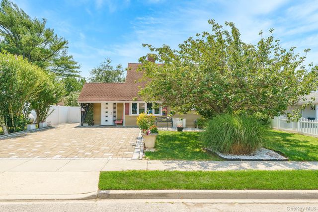 46 Elves Lane, Levittown, NY 11756