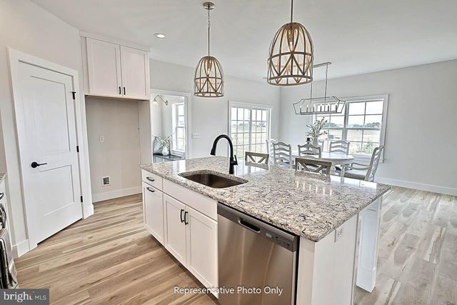 401 STICKLEY DR, Mechanicsburg, PA 17055