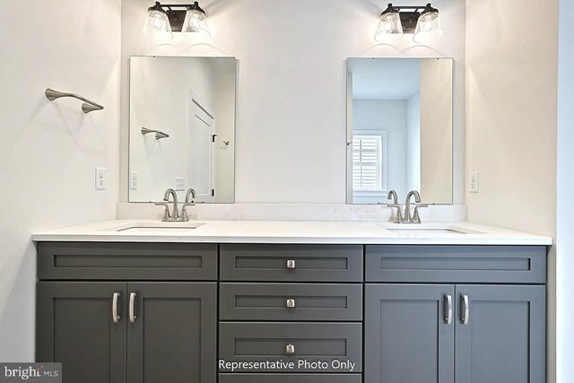 401 STICKLEY DR, Mechanicsburg, PA 17055