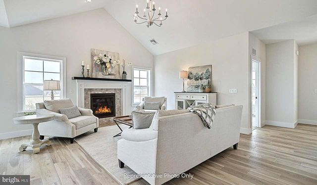 401 STICKLEY DR, Mechanicsburg, PA 17055