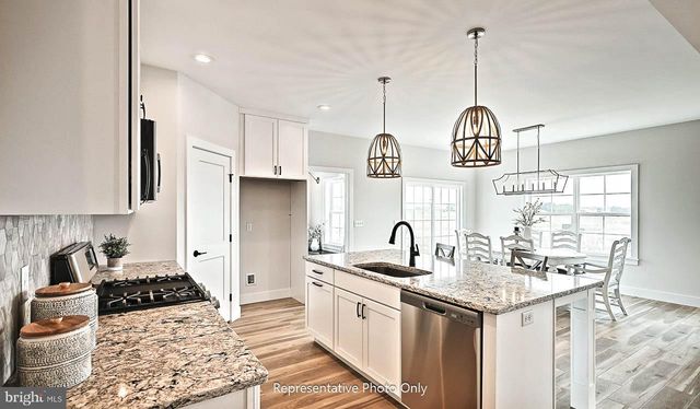 401 STICKLEY DR, Mechanicsburg, PA 17055