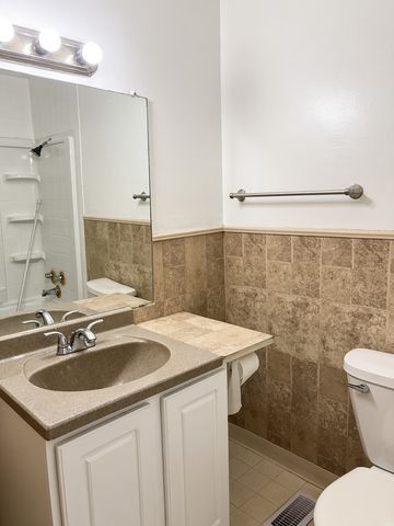 1302 S Glen Circle C, Aurora, IL 60506