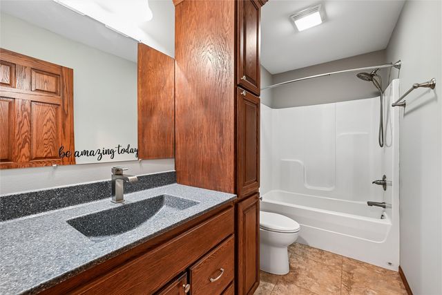 807 Juniper Drive, Independence, IA 50644