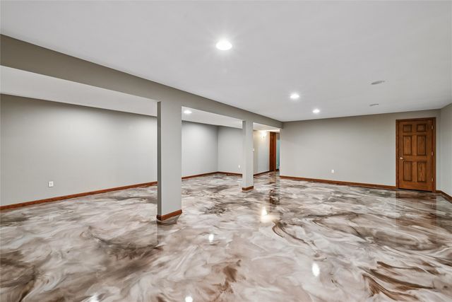 807 Juniper Drive, Independence, IA 50644