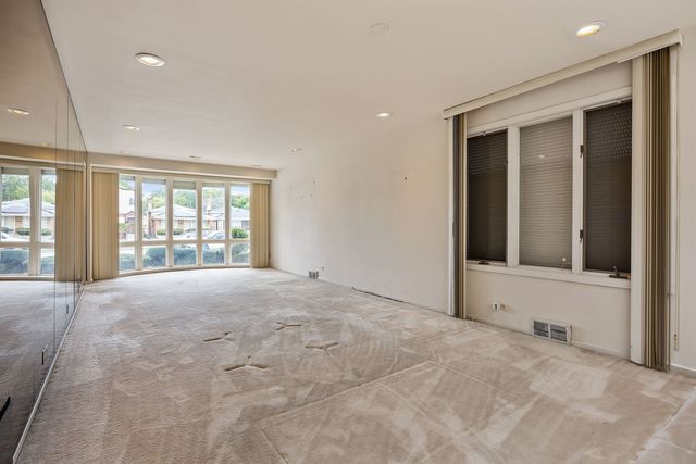 9152 S Michigan Avenue, Chicago, IL 60619