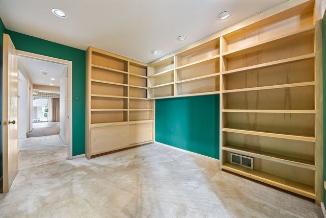 9152 S Michigan Avenue, Chicago, IL 60619