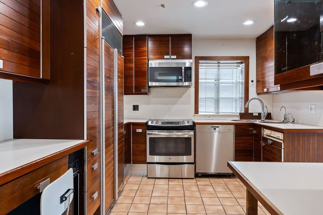 9152 S Michigan Avenue, Chicago, IL 60619