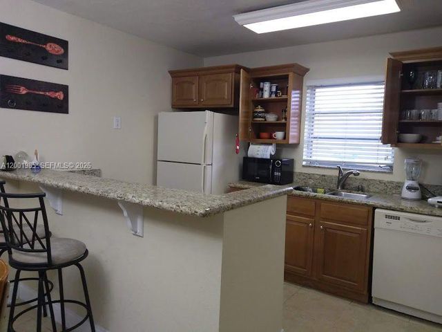 7530 SW 82nd St G102, Miami, FL 33143