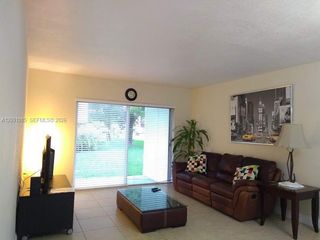 7530 SW 82nd St G102, Miami, FL 33143