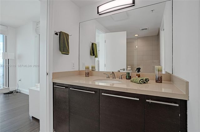 7930 E Dr 1808 1808, North Bay Village, FL 33141