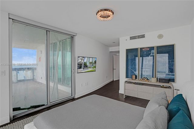 7930 E Dr 1808 1808, North Bay Village, FL 33141