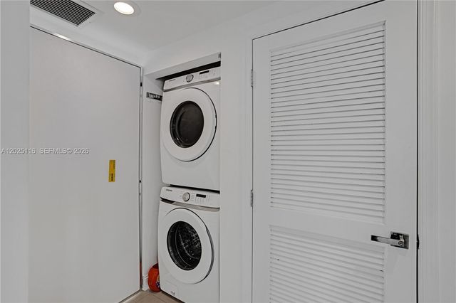 7930 E Dr 1808 1808, North Bay Village, FL 33141