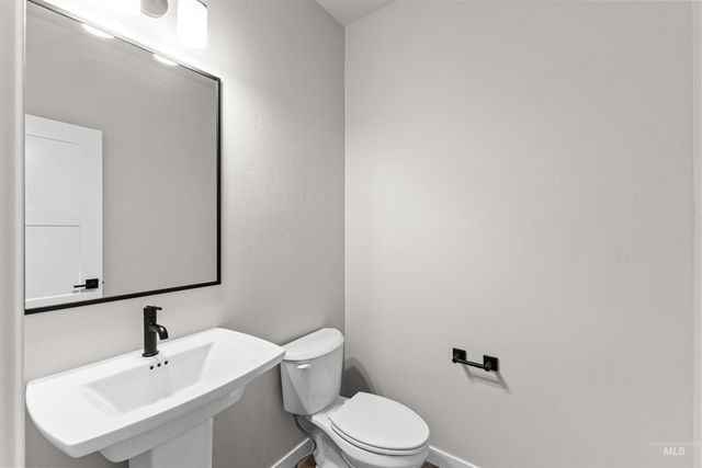 1038 W Cub River Dr, Meridian, ID 83642