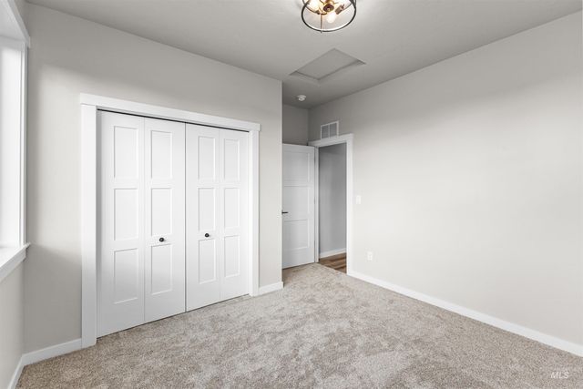 1038 W Cub River Dr, Meridian, ID 83642