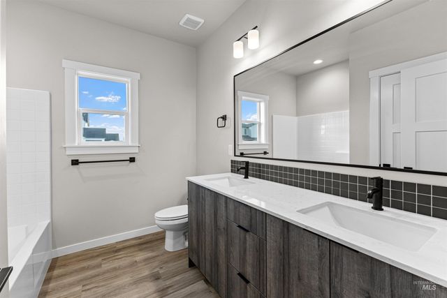 1038 W Cub River Dr, Meridian, ID 83642