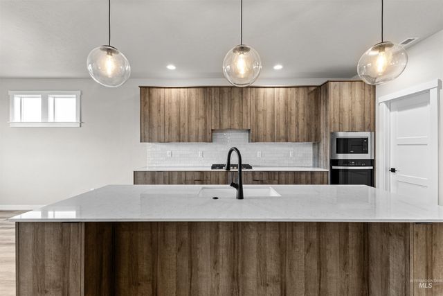 1038 W Cub River Dr, Meridian, ID 83642