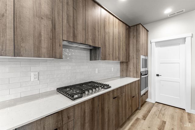 1038 W Cub River Dr, Meridian, ID 83642