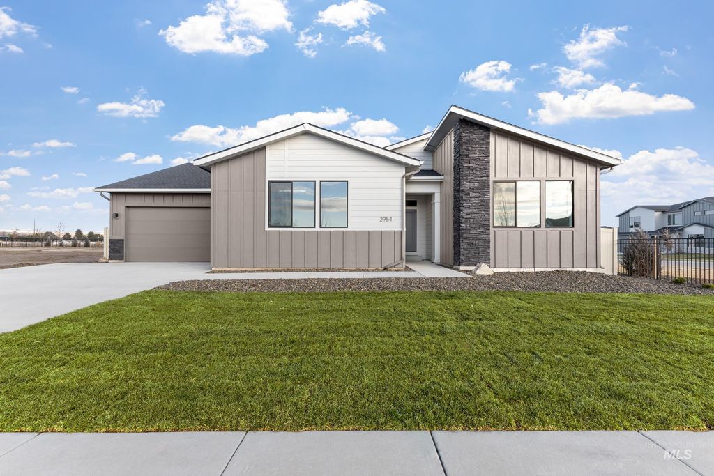 1038 W Cub River Dr, Meridian, ID 83642