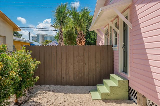 3826 Oak Ave 3826, Miami, FL 33133