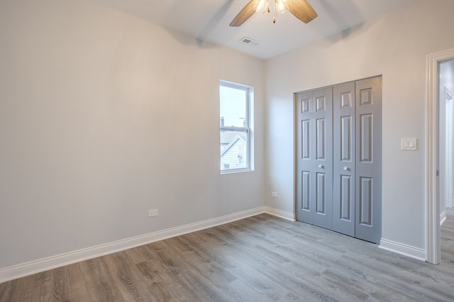 1013 W 18th Place 2R, Chicago, IL 60608