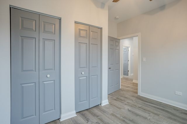 1013 W 18th Place 2R, Chicago, IL 60608