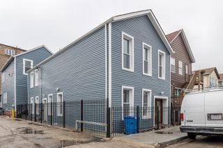 1013 W 18th Place 2R, Chicago, IL 60608