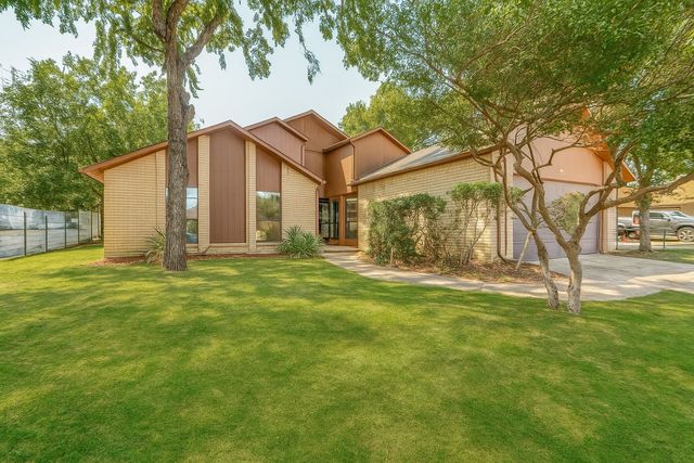 2324 Escalante Avenue, Fort Worth, TX 76112