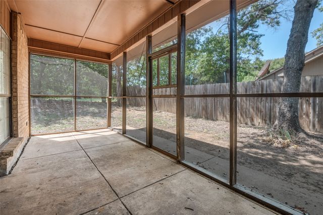 2324 Escalante Avenue, Fort Worth, TX 76112