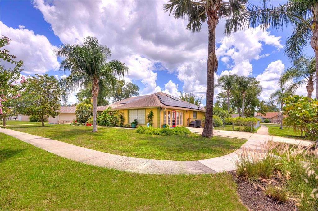 Image 3 of property listing at 1131 LEMONWOOD AVENUE, Deland, FL 32724