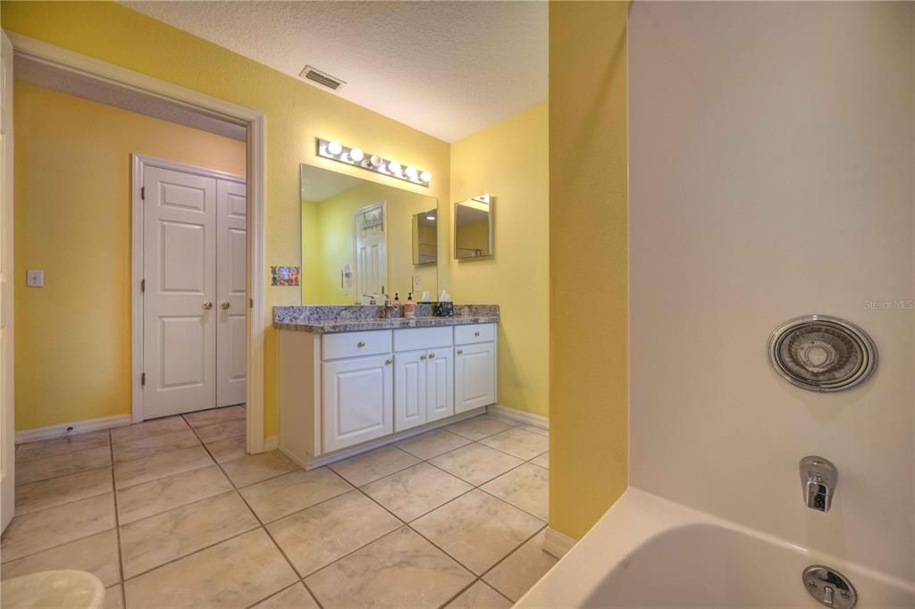 Image 37 of property listing at 1131 LEMONWOOD AVENUE, Deland, FL 32724