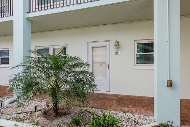 8 GLENCOE PLACE 104, Dunedin, FL 34698
