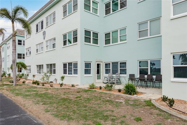 8 GLENCOE PLACE 104, Dunedin, FL 34698