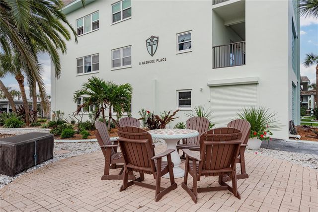 8 GLENCOE PLACE 104, Dunedin, FL 34698
