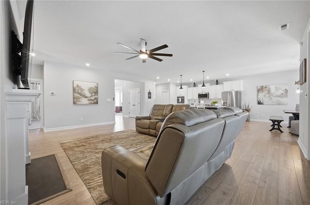 136 Gables PL, Moyock, NC 27958