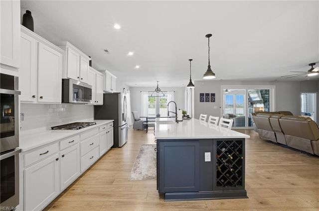 136 Gables PL, Moyock, NC 27958