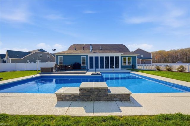 136 Gables PL, Moyock, NC 27958